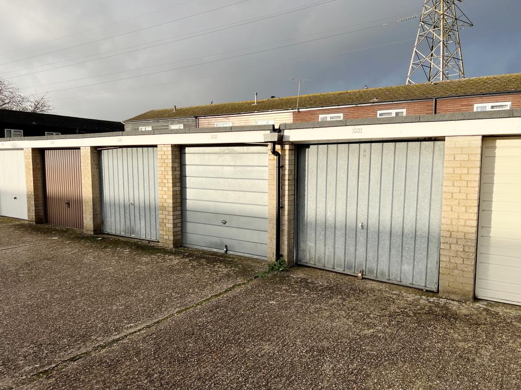 Lot: 68 - FOUR VACANT FREEHOLD GARAGES WITHIN LARGER BLOCK - General view of Block 2Q Garages